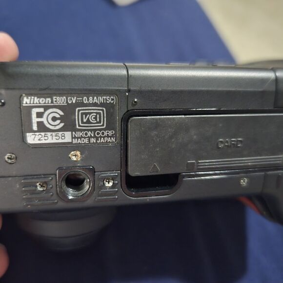 Nikon COOLPIX 800 2.1MP Digital Camera - Black - Picture 5 of 5